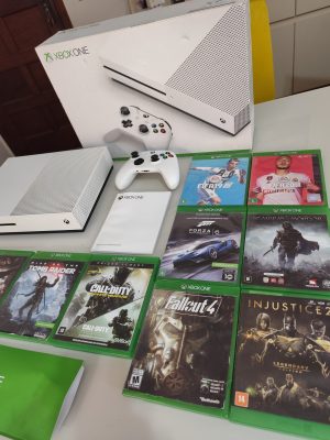 Xbox One S 500GB Semi Novo com 9 jogos 1 controle